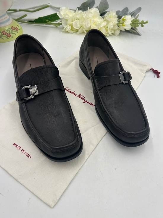 Men’s Salvatore Ferragamo Gancini Pebble Grain Loafers.  Size 9E.  Made in Italy main image 10